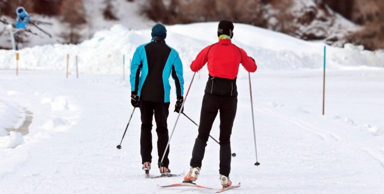 Jakie akcesoria potrzebne są na narty i snowboard?