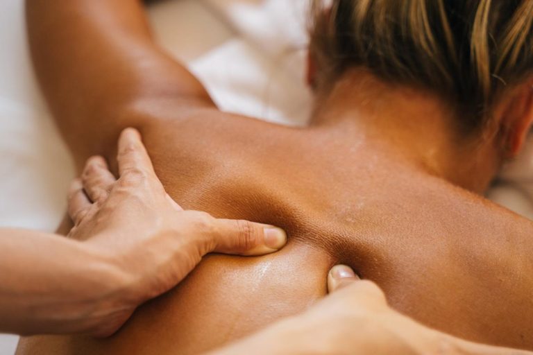 Naturalna oliwka do masażu – relaks, który zaczyna się od zapachu