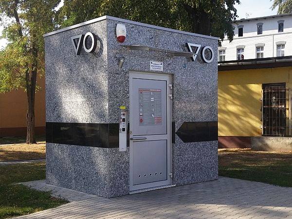 Autonomiczne toalety kontenerowe – idealne rozwiązanie do parków i terenów rekreacyjnych